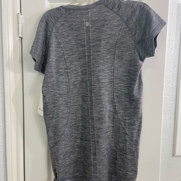New, Lululemon, Swifty Tech short sleeve, size 12 - Picture 2 of 3